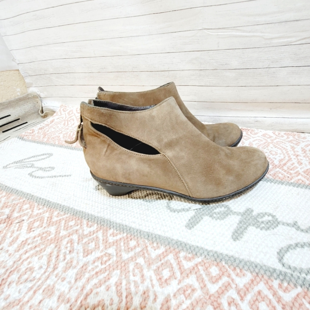 DANSKO BONITA BOOTIE IN TAUPE SUEDE, SZ 40/9.5-10, VERY NICE, SUPER COMFORTABLE!